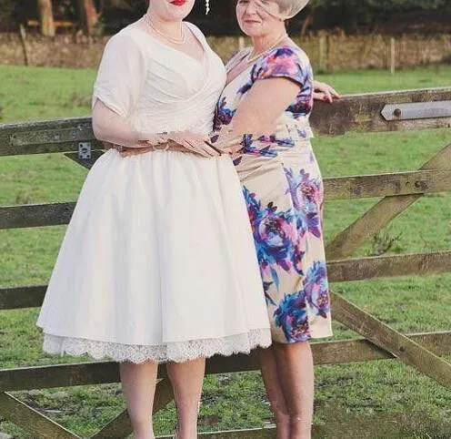 new-2017-fashion-plus-size-wedding-dresses-pleated-50-039;s-vintage-satin-lace-short-sleeve-a-line-party-bridal-gowns-custom-made-princess (4)_