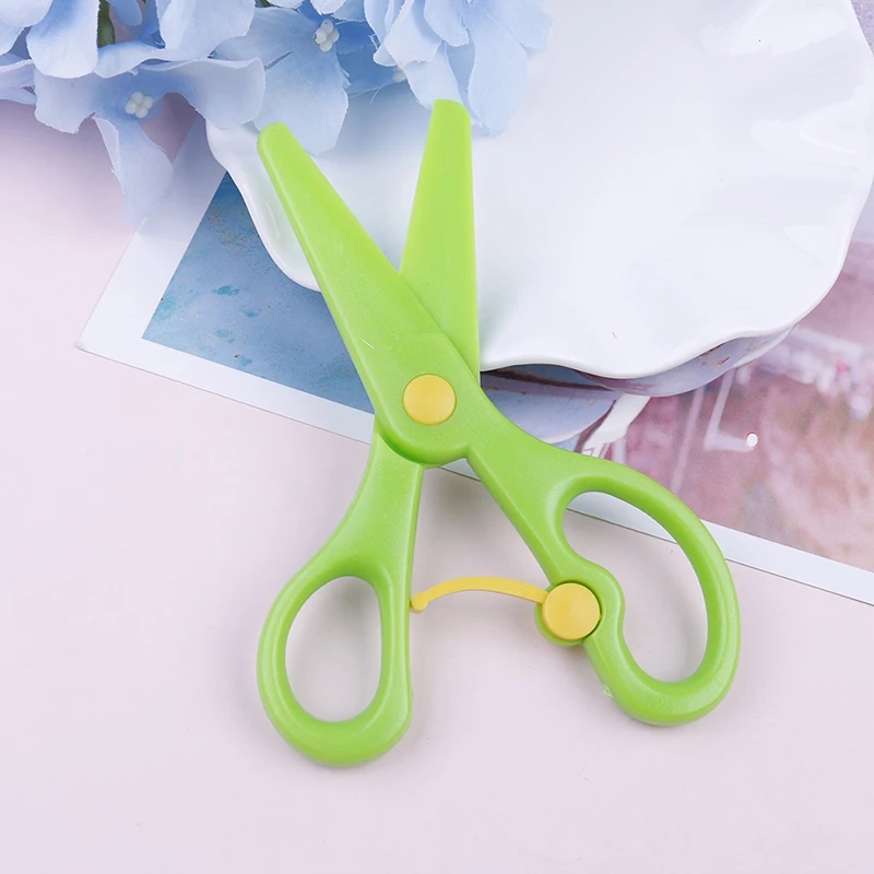 ножницы детские. ножницы для бумажной детские. ножницы для резки бумаги. детские ножницы пластмассовые. пластиковые ножницы.