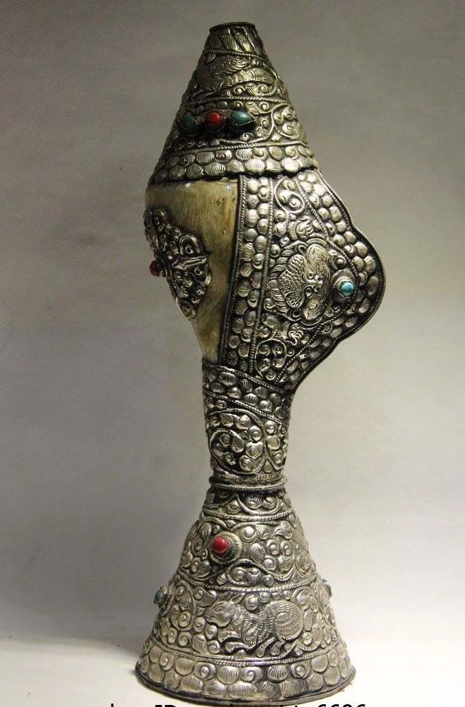 

Tibet Buddhism Silver Inlay Ruby Beryl Gem Rabbit Pattern Beast Statue Conch