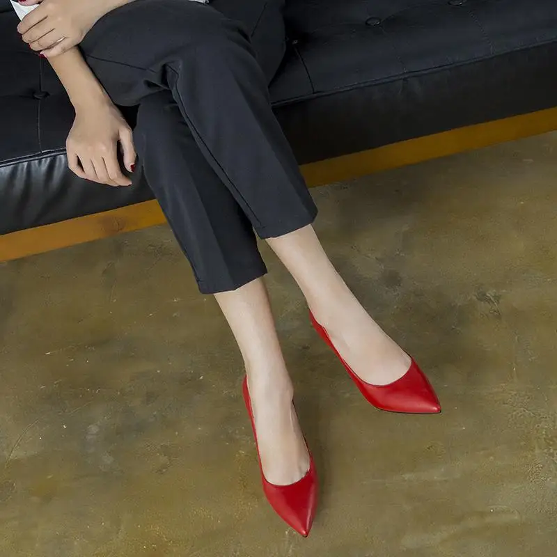 Пикантные женские туфли из натуральной кожи на высоком каблуке; туфли-лодочки на шпильке с острым носком без застежки; свадебные туфли - Цвет: Красный