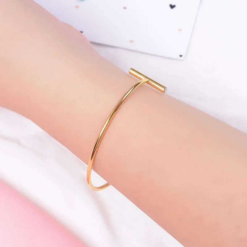 

SUKI New Fashion Women Bangle Opening Hot Sale Golden Copper Graceful Round T Nail Bracelet Jewelry for Girls Birthday Gift