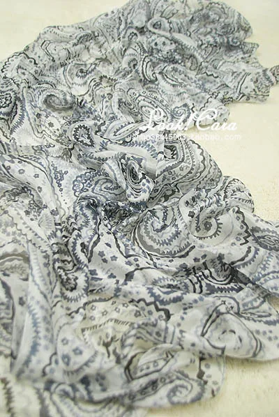 Pearl gloss pisces super large silk scarf |