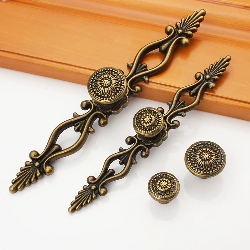 Hole C:C: 78mm/96mm antique brass color furniture handle kitchen cabinet handle drawer pulls with base Hole C:C: 78mm/96mm antique brass color furniture handle kitchen cabinet handle drawer pulls with base