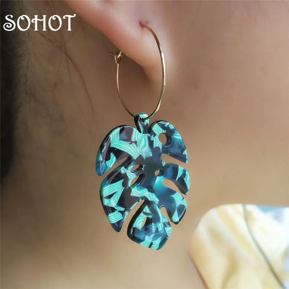 

SOHOT New Green Acrylic Monstera Leaf Pendant Women Hoop Earrings Hawaii Beach Women Jewelry Brincos Statement For Holiday Gift
