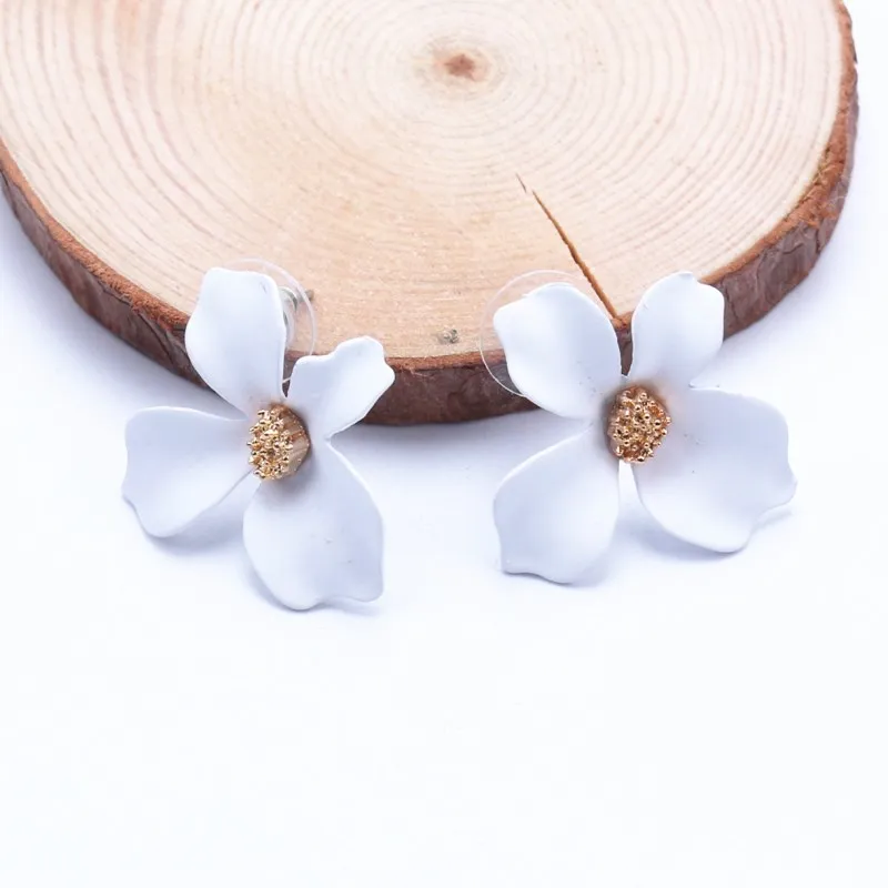 EK590 Новая мода женские милые аэрозольные металлические цветочные серьги-гвоздики для женщин корейские ювелирные изделия детские подарочные серьги для девочек - Окраска металла: White 842