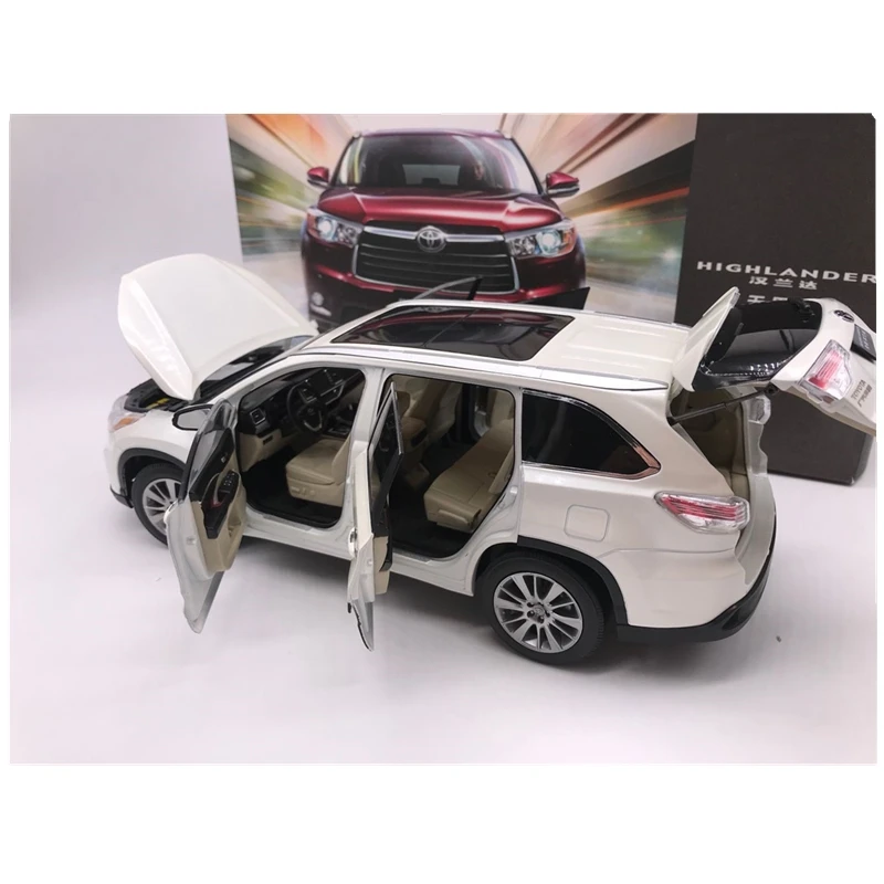 1:18 Toyota Highlander литая модель автомобиля SUV белого цвета