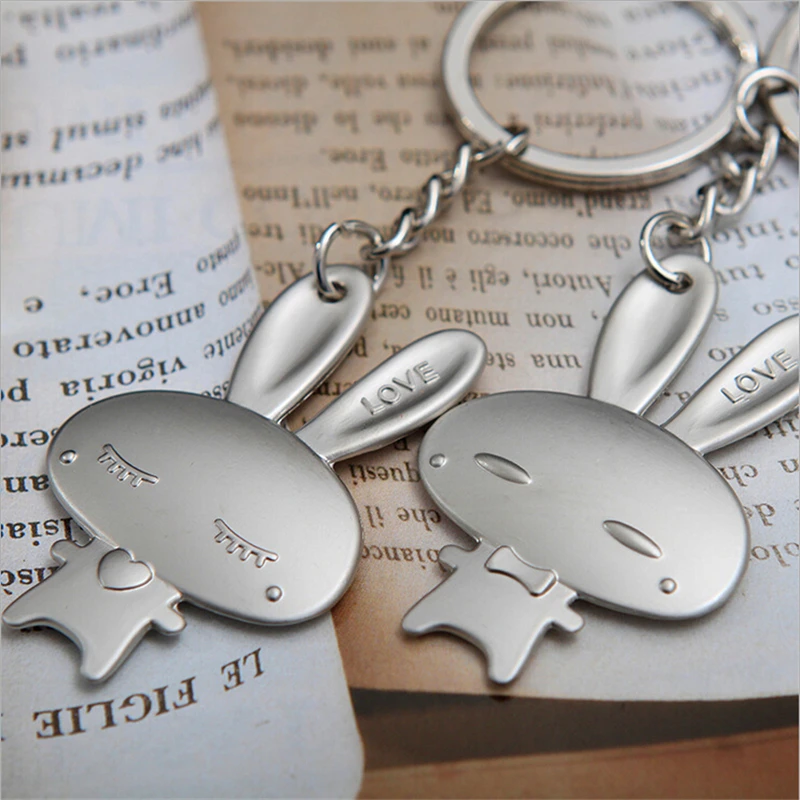 Free Shipping 1 Pair Couple Rabbits Metal Keychain Wedding Favors And Gifts Souvenirs Decoration Mariage Event &amp Party Supplies | Дом и сад