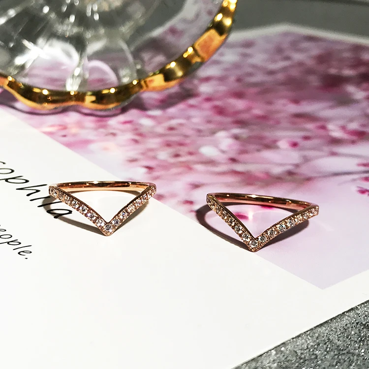 

YUN RUO Simple & Chic V Shpae Zircon Ring Rose Gold Birthday Gift Woman Fashion Titanium Steel Jewelry Never Fade Drop Shipping