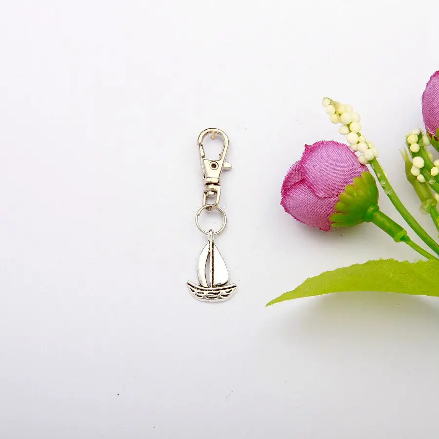 

Hot 50pcs Zinc Alloy Plating Silver Sailboat Charm Rotating Lobster Clasp Keychain DIY Key Chains Accessories For Women&Men G858