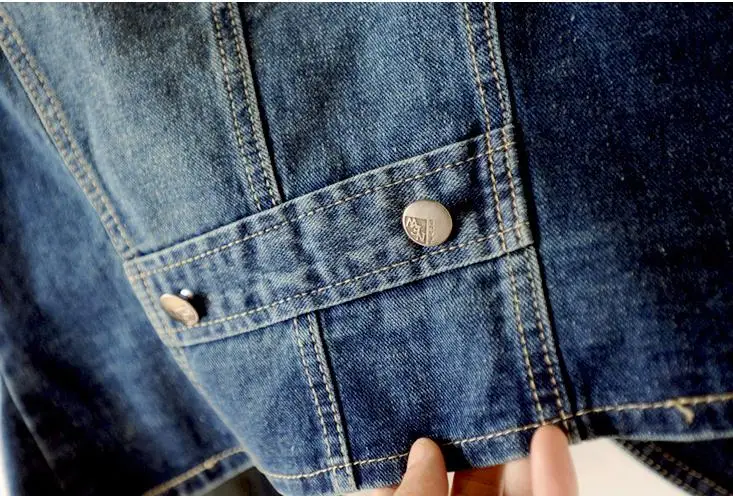 Приталенный винтажный джинсовый жилет с потертостями размера плюс 3XL