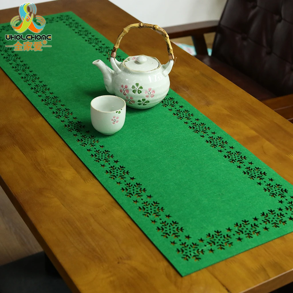 

Home Textile Table Runner Table Cloth Felt Solid Hollow Out Christmas New Year Gift Table Decoration 3 Colors 30x102cm 1 PCS