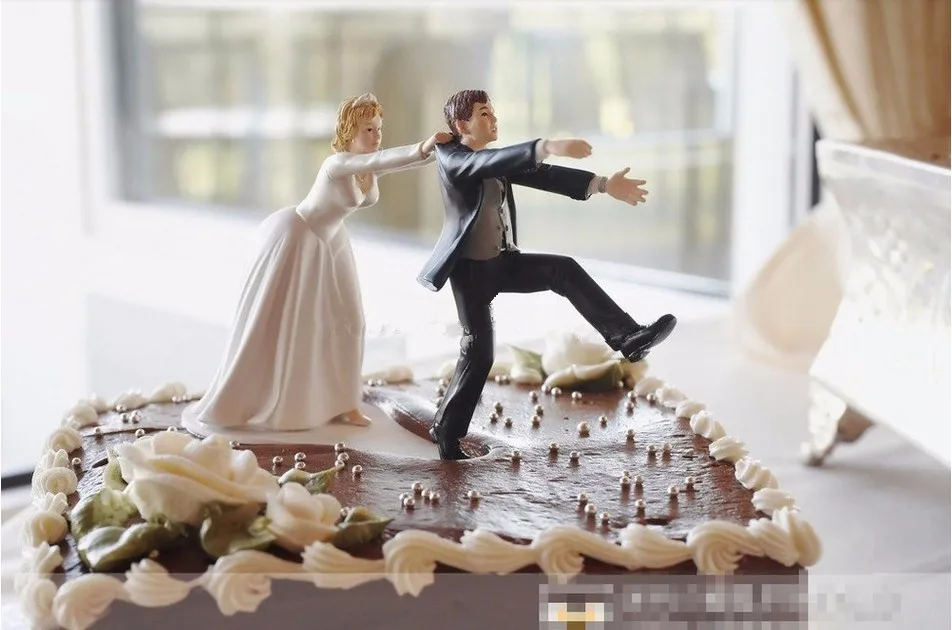 

New "Come Back" running away Bride and Groom Funny Wedding Cake Topper Personalised Toppers Event Party Supplies Marriage