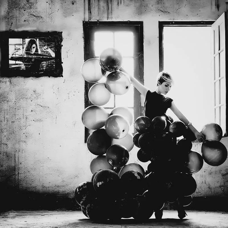 dancing-with-loneliness-yugie-potret
