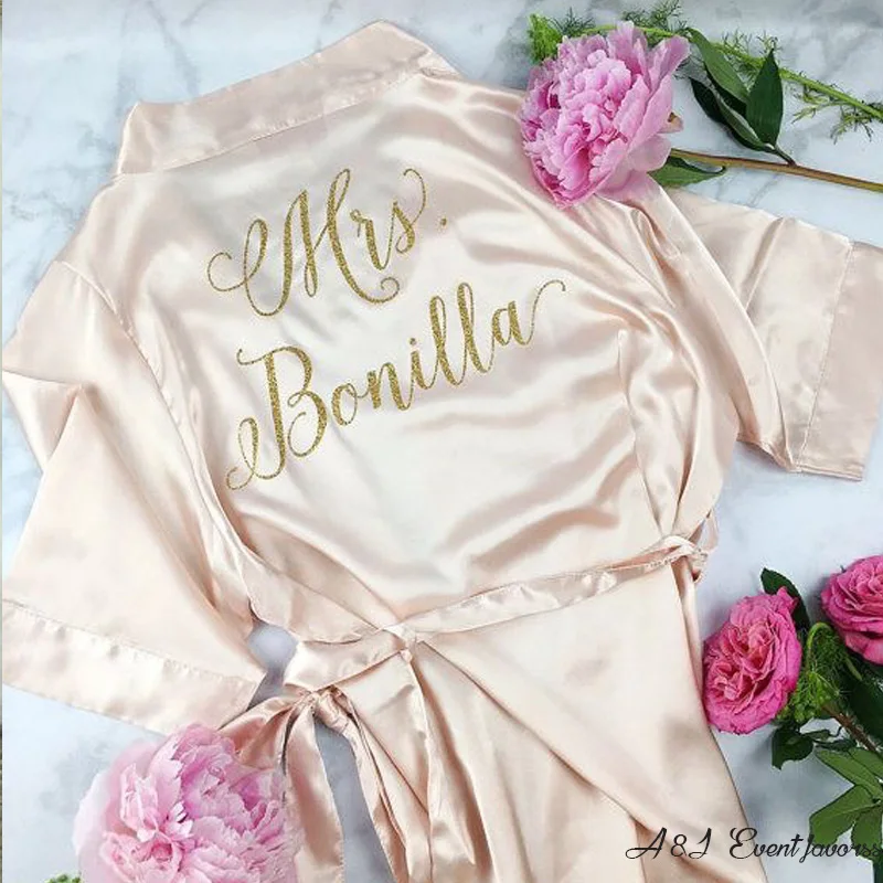 

1pcs lot Embroidery Printing name Satin Kimono Robes Bridal Hen Birthday Party Personalized Bridesmaid gift Nightwear Robe