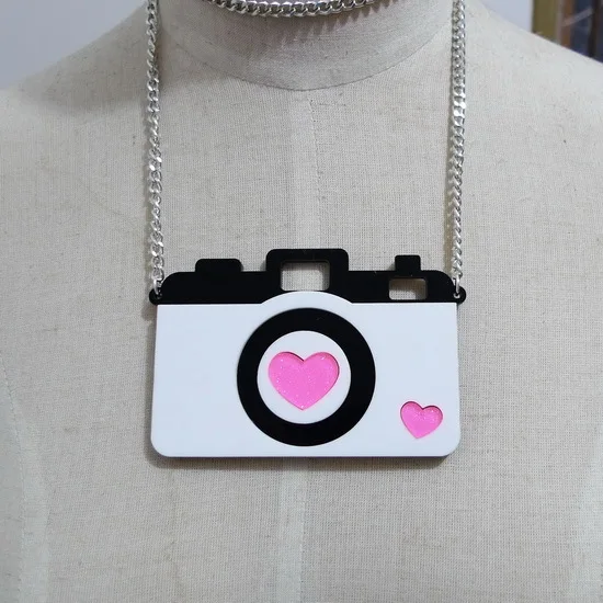 

Fashion Personality Metal Chain Acrylic Camera Pedant Long Necklace Sweater Chain