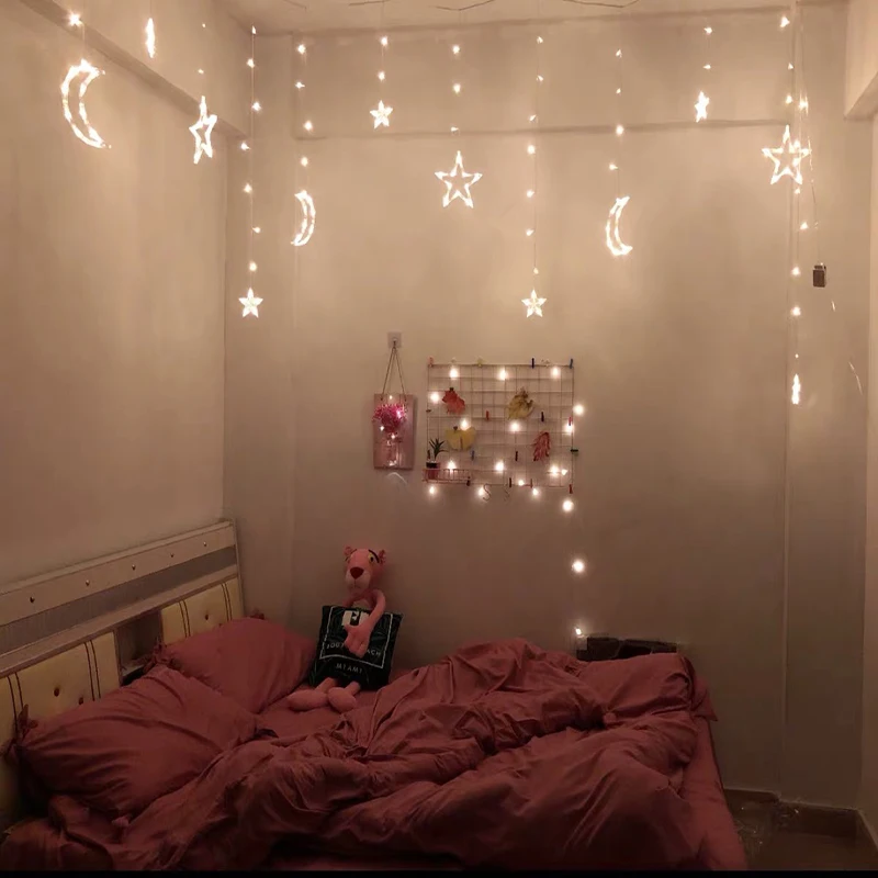 как закрепить гирлянду на стене. на что крепить гирлянду к стене. чем закрепить гирлянду на стене с обоями. чем закрепить гирлянду на стене с обоями. гирлянда с фотографиями на стене.