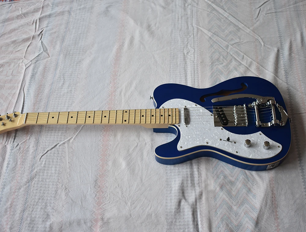 

Factory Metal Blue Left Handed Electric Guitar with Tremolo System,White Pearl Pickguard,Maple fretboard,Can be customized