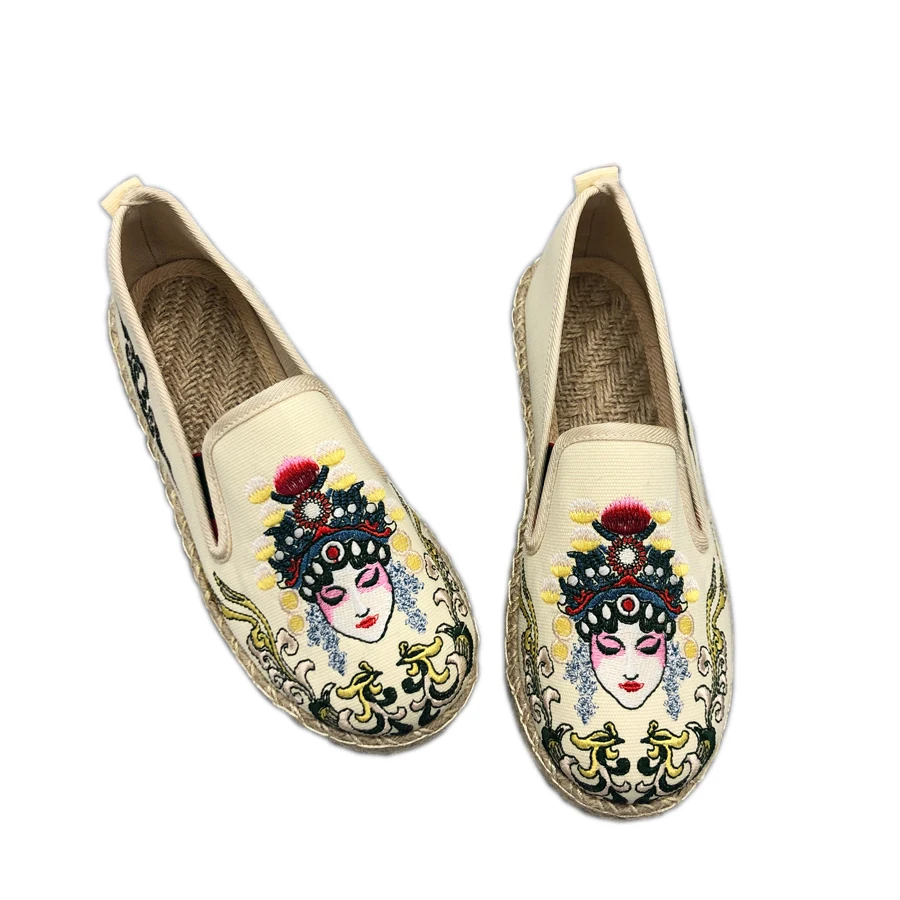 

2019 new flat women's shoes Chinese style embroidery shoes women Comfortable shoes Creepers flat ladies white leather loafers