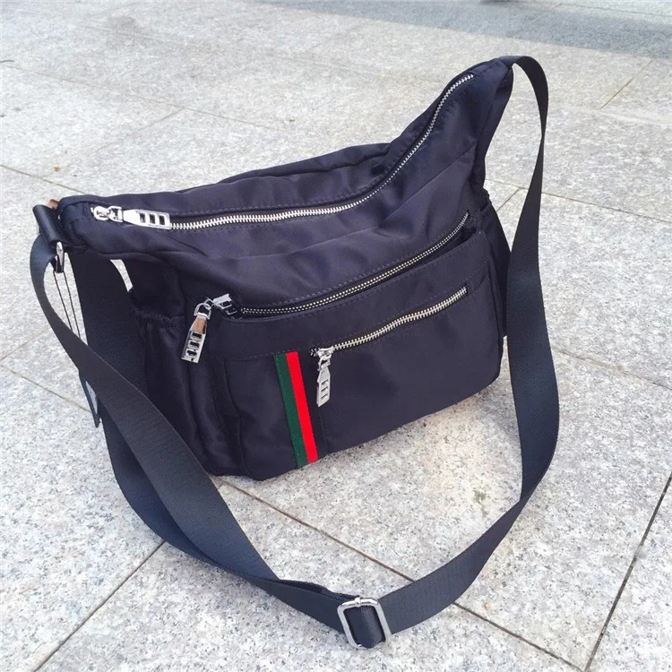 

2019 new ladies Messenger bag simple waterproof Oxford cloth shoulder bag casual ladies bag