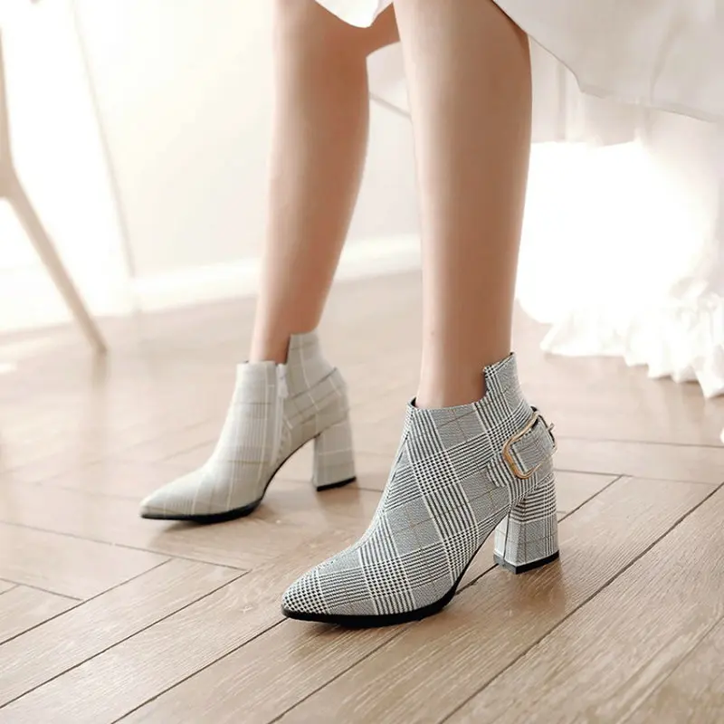 Sianie Tianie/ г. Новые зимние женские ботинки из Шотландской клетчатой ткани, геометрические ботильоны для женщин, ботинки martin на высоком каблуке большой размер 45, 46