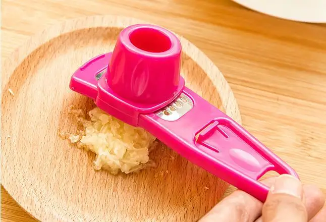 Multi Functional Ginger Garlic Grinding Grater Planer Slicer Cutter Cooking Tool Utensils Kitchen Accessories - Color: Red