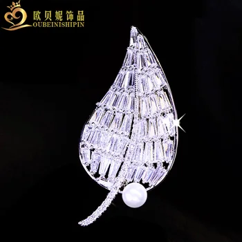 

OBN Fashion Pearl Cubic Zircon Micro Paved Leaf Brooch Pins for Women New Year Gift