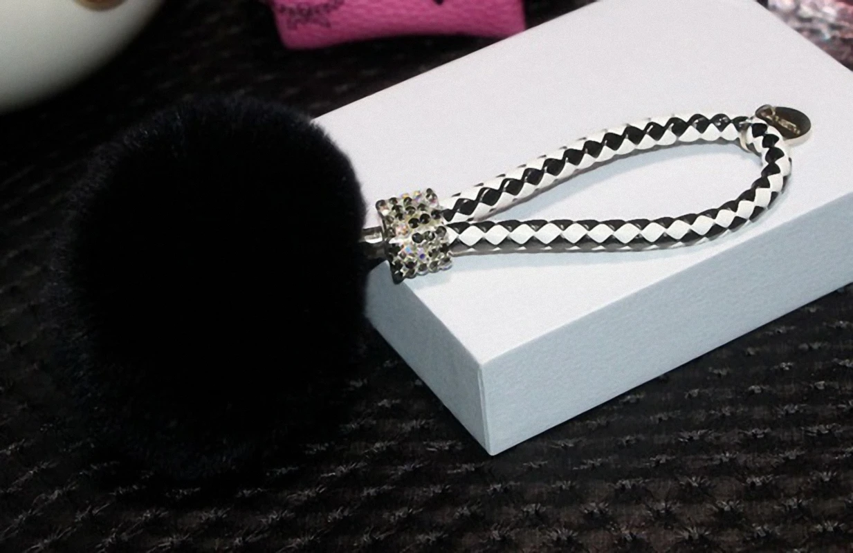 10 colors Rabbit Soft Fluffy Genuine Fur PomPom Ball Leather Strap Key Chain For Car Ring Bag Pendant TKK013-BW | Украшения и