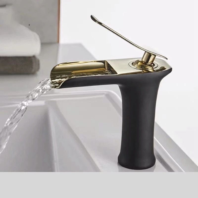 1pcs New Electroplated Basin Faucets Bathroom Tap Basin Mixer White Sink Faucet Tap Single-hole Waterfall Faucet Brass Mixer - Цвет: black gold short