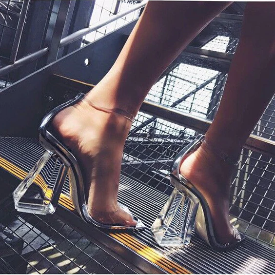 

2017 summer new high-heeled sandals sexy transparent fish mouth word with toe coarse crystal high-heeled shoes shoes