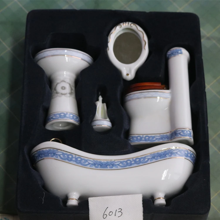 A02-X040 الأطفال طفل هدية لعبة 1:12 دمية مصغرة الأثاث مصغرة rement الأزرق زهرة مرحاض سيراميك مجموعة A02-X040 الأطفال طفل هدية لعبة 1:12 دمية مصغرة الأثاث مصغرة rement الأزرق زهرة مرحاض سيراميك مجموعة