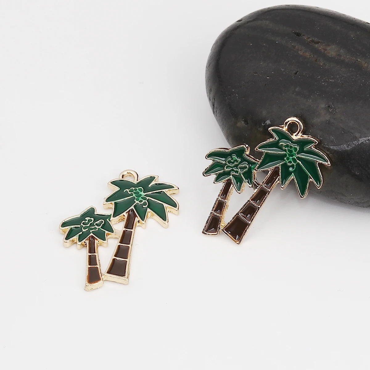

DoreenBeads Zinc Based Alloy Charms Coconut Tree KC Gold Color Green Enamel 27mm(1 1/8") x 20mm( 6/8"), 5 PCs