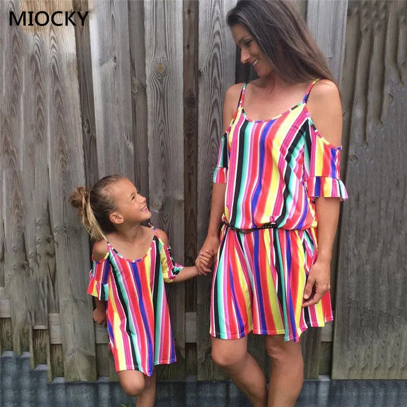 Mother-Daughter-Dresses-Cute-Stripe-Family-Look-Mother-Daughter-Clothes-Off-Shoulder-Dress-Ladies-Party-Dresses (1)