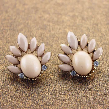 

XQ Free shipping fashion jewelry Ms flower banquet gold stud earrings The new popular banquet texture