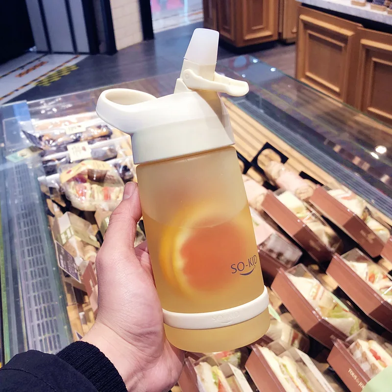 550 مللي جديد صديقة للبيئة الاطفال الشرب الكرتون زجاجات مياه BPA شحن القش الأطفال زجاجة الأطفال غلاية المحمولة زجاجة رياضية