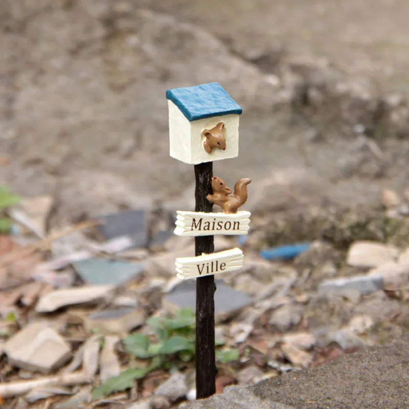 

Signpost Squirrel Guidepost Miniature Fairy Garden Home Houses Decoration Mini Craft Micro Landscaping Decor DIY Accessories