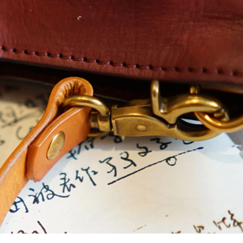 AETOO Handmade old shoulder slung portable female models leather oil wax leather Messenger bag small retro designer