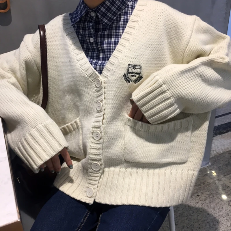 

Winter Women Harajuku Cardigans Sweater 2017 New Korean Embroidery Retro V Collar Cardigan Sweater Loose Sweater Coat Female