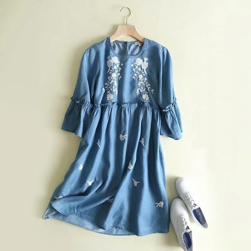 

QZ283 Ladies New Sweet White Floral Embroidery High Waist Ruffled Flare Sleeve Tencel Dress Soft Jeans Vestidos