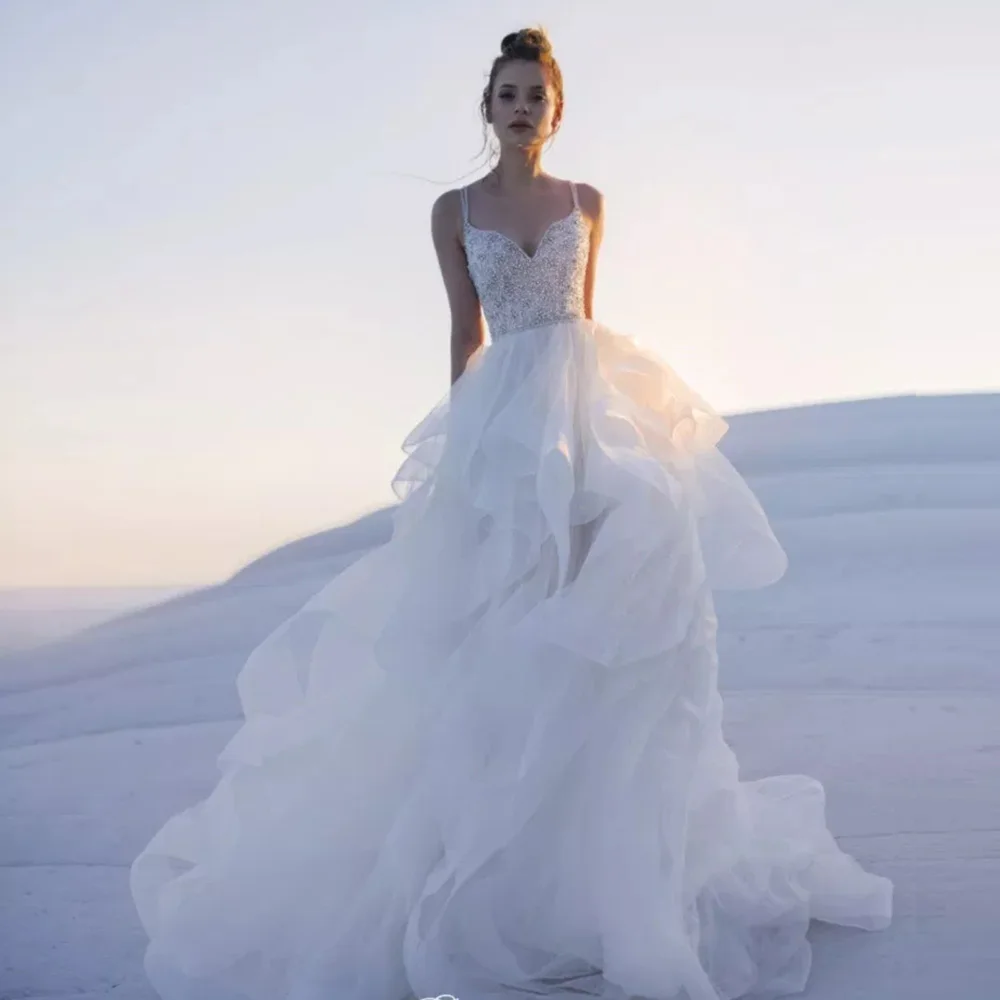Vestido de chiffon con tirantes finos y escote en forma de corazón con detalle en cascada Rosa perlado
