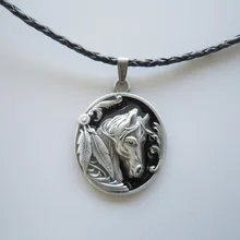 Новая классическая черная эмаль ЗАПАДНАЯ ЛОШАДЬ Овальный металлический Шарм Подвеска кожаная ожерелье галстук на шею также в США