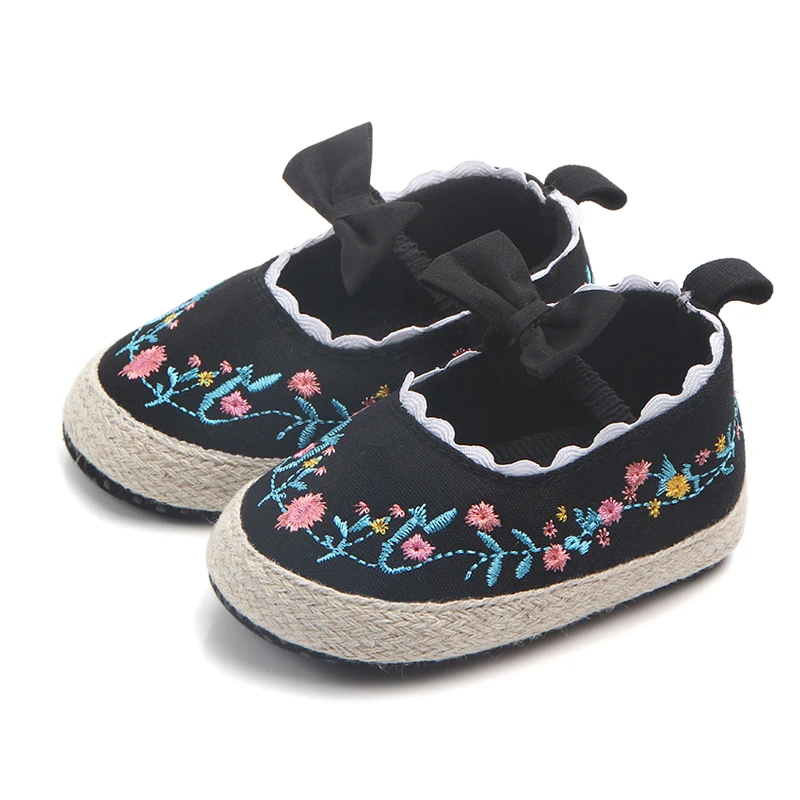 

Baby girl embroidered shoes prewalker Antiskid shoes