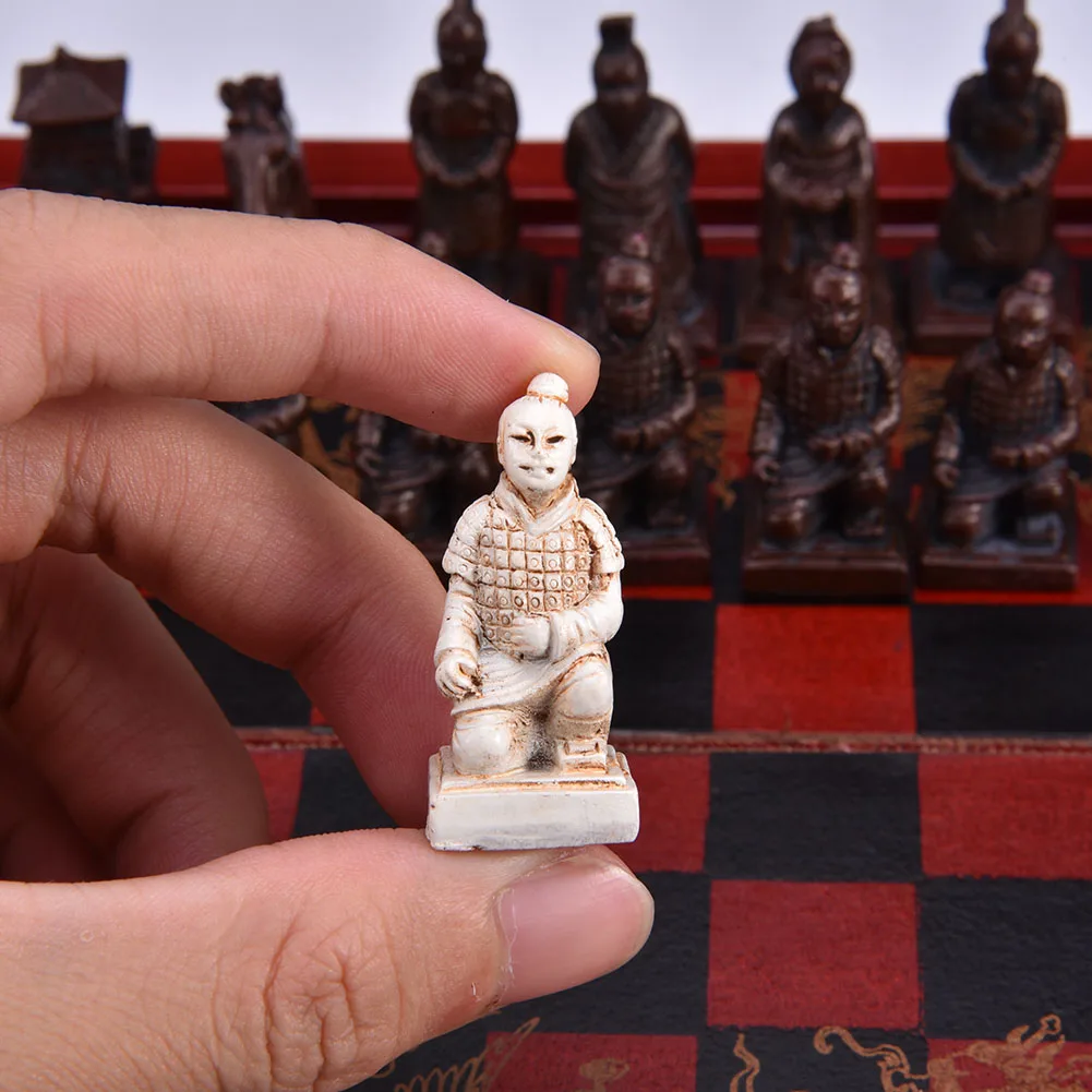 Китайский ретро шахматный маленький Шахматный набор династии Мин Цин резные смолы шахматные терракотовые воины шахматы качество деревянный материал