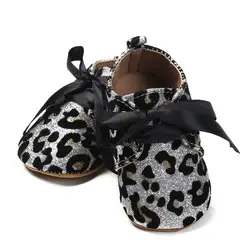 Искусственная кожа ребенка Мокасины Кружево на шнуровке Модные Цветочные Leopard блесток детская Обувь для девочек Обувь для младенцев