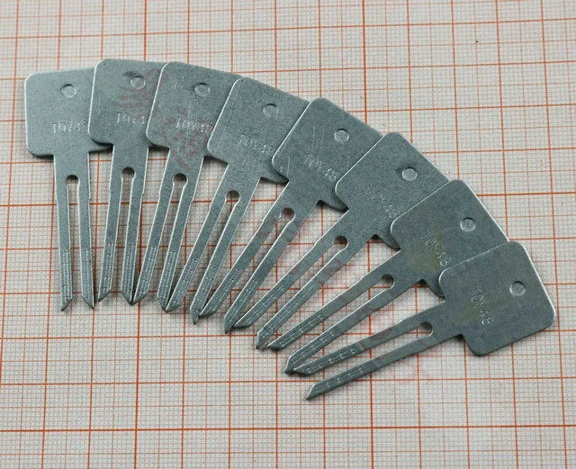 

Original Engraved Line Key for 2 in 1 LiShi TOY48 key tool scale shearing teeth blank for Toyota,LEXUS,NEW CAMRY Car
