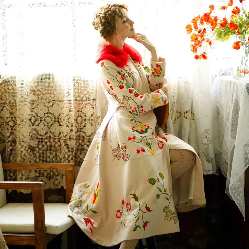 Женское зимнее шерстяное пальто LYNETTE'S с оригинальным дизайном