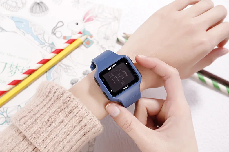 Disney бренд ребенок наручные часы цифровой водостойкий плавание многофункционал Детские квадратная силиконовая форма часы «Микки»