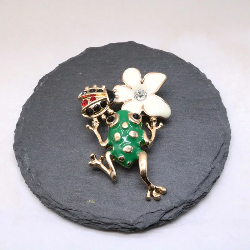 

Free Shipping New-Sweet Enamel Cute Flower Insect Brooch