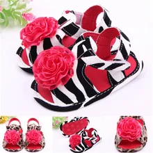 Летние сандалии для малышей; обувь для новорожденных мальчиков и девочек; обувь с цветочным принтом в черно-белую полоску; нескользящая обувь для малышей