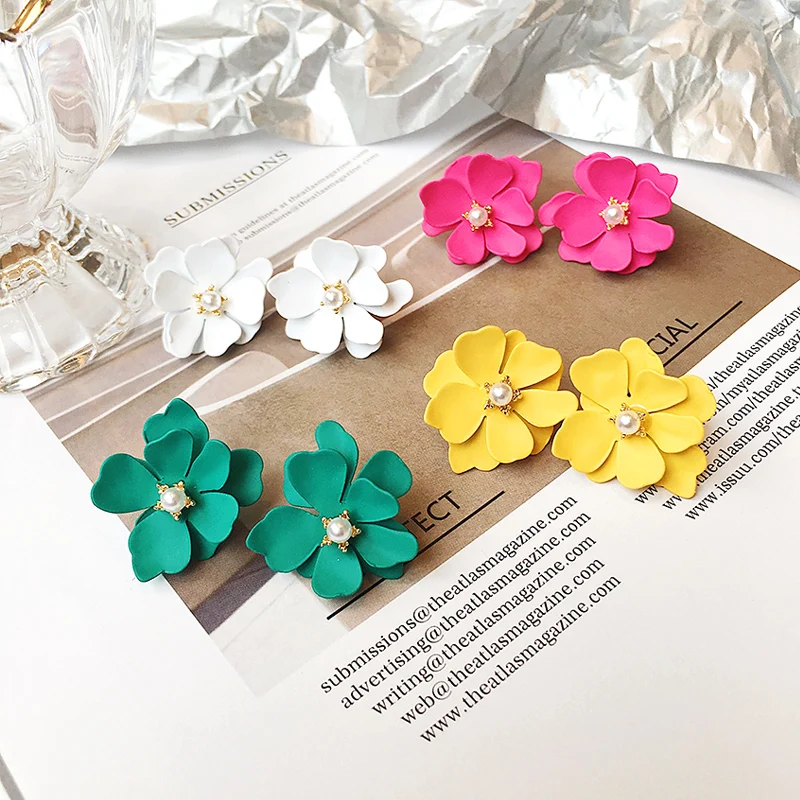 

2019 New Arrival Cubic Zirconia Women Trendy Stud Earrings Summer Fresh Flowers Pearl Earrings Women Accessories