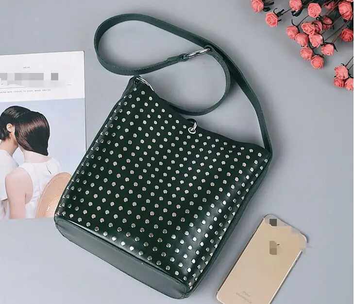 

PU Leather Female Handbag Autumn Large Size Women Shoulder Bag Daily Vintage Women Causal Rivet Bag